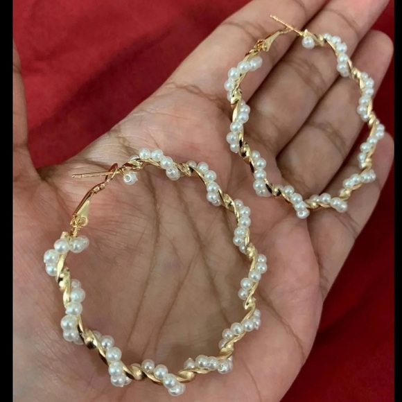 Jewelry - Pearl hoop earrings